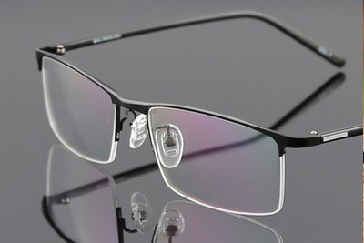 昆明人戴纯钛眼镜，这些优缺点你清楚吗？